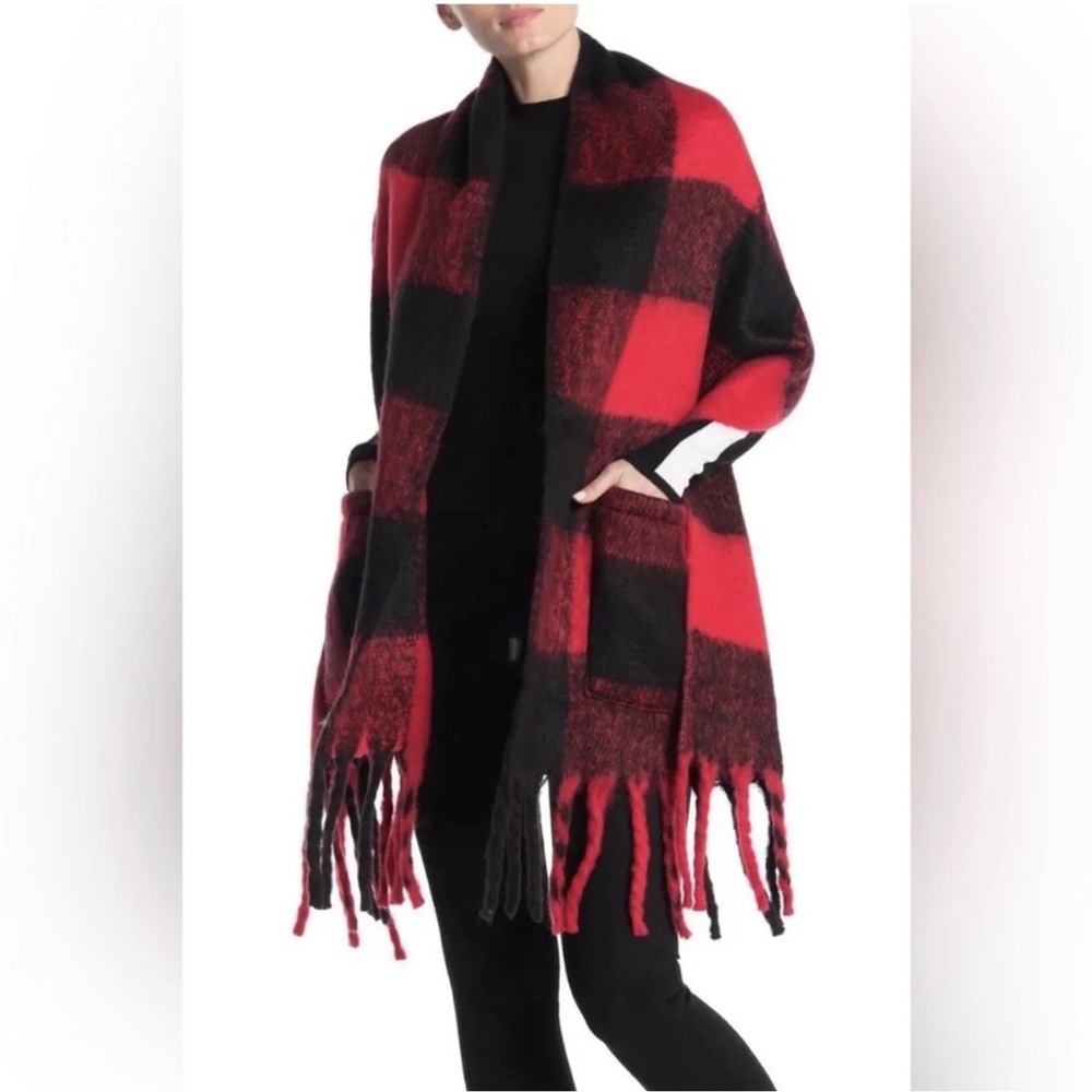 STEVE MADDEN Oversized Plush Buffalo Plaid Fringed Scarf w/ Hand Pockets EUC $50